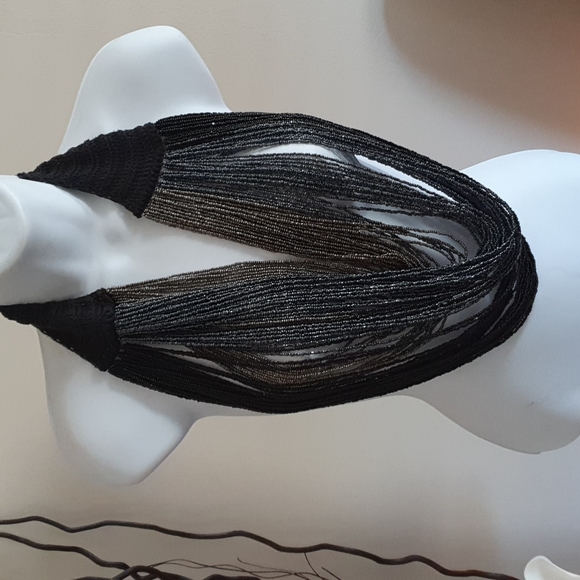 BEAUTIFUL FASHION BEADED NECKLACE. - Picture 2 of 5